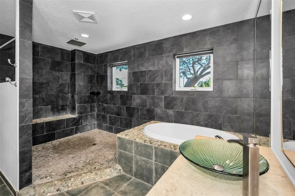 10206 4th Street E Treasure Island FL 33706