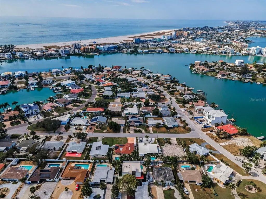 10206 4th Street E Treasure Island FL 33706