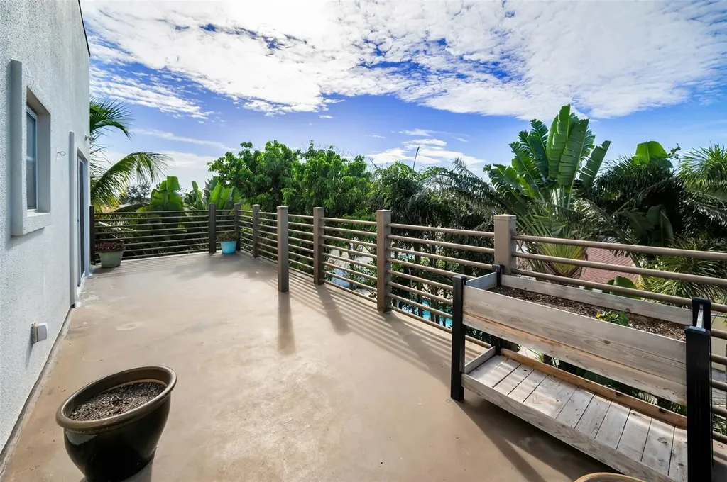 10206 4th Street E Treasure Island FL 33706
