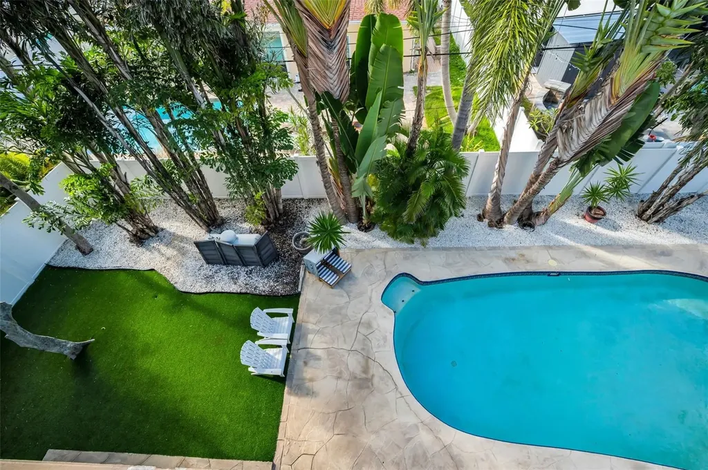 10206 4th Street E Treasure Island FL 33706