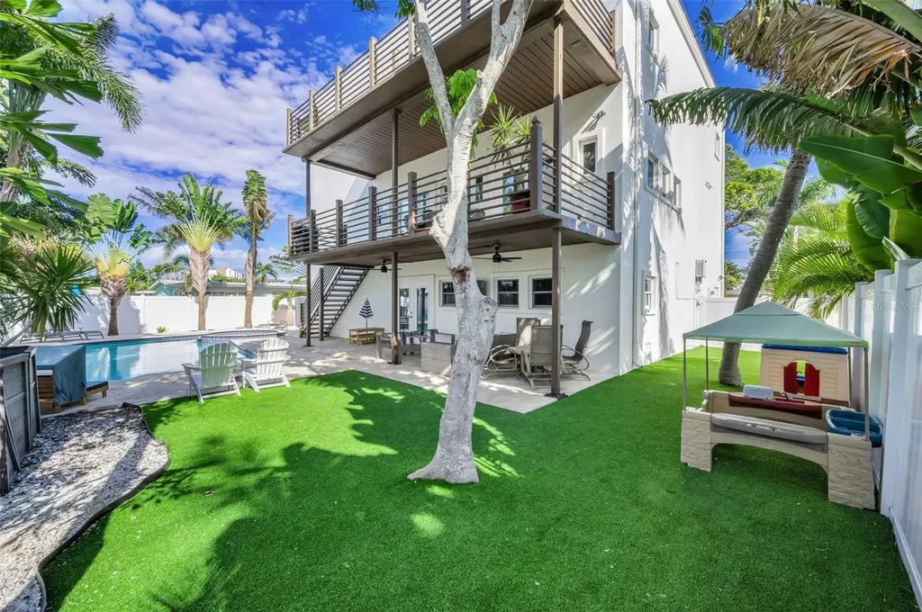 10206 4th Street E Treasure Island FL 33706