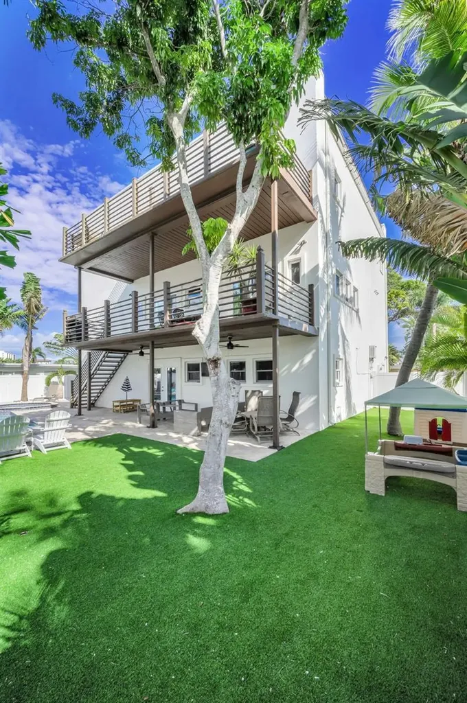 10206 4th Street E Treasure Island FL 33706