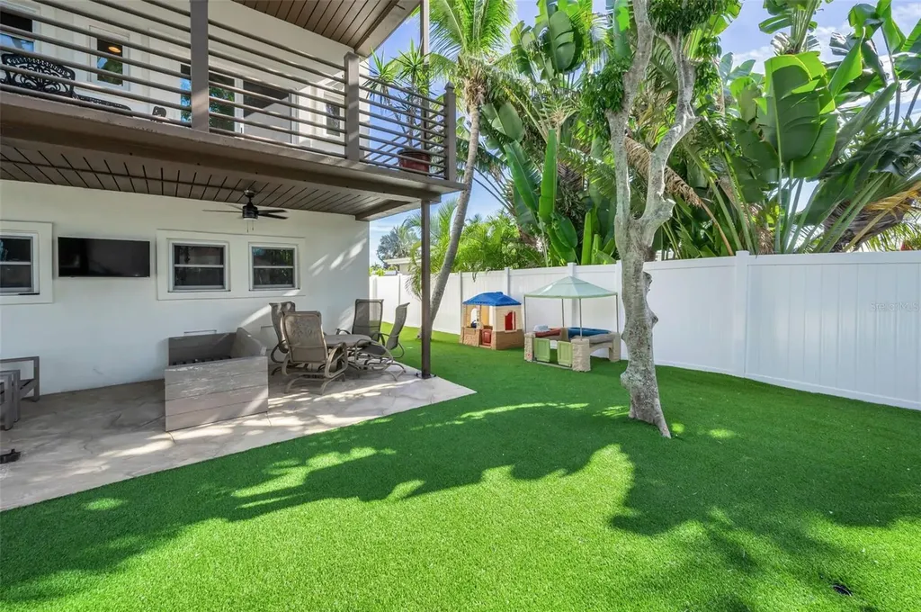 10206 4th Street E Treasure Island FL 33706