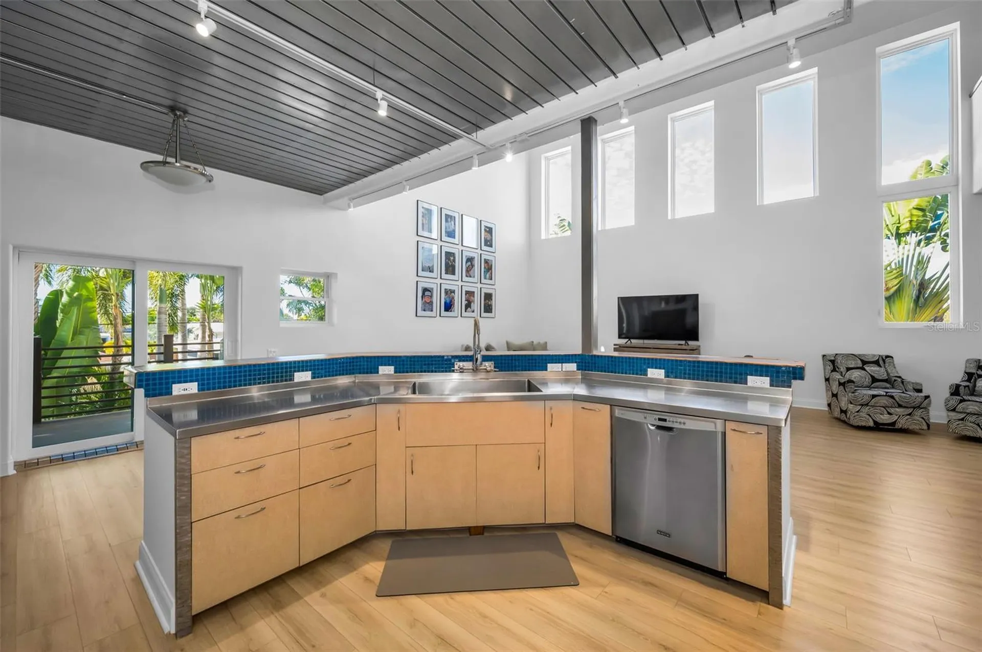 10206 4th Street E Treasure Island FL 33706