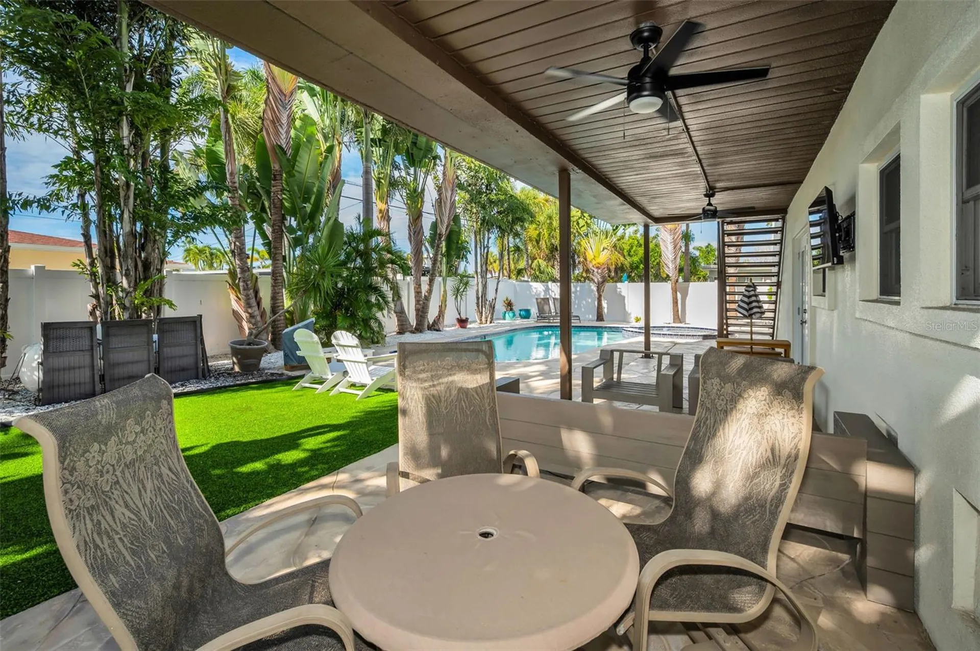 10206 4th Street E Treasure Island FL 33706