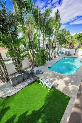 10206 4th Street E Treasure Island FL 33706