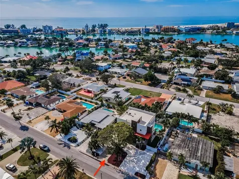 10206 4th Street E Treasure Island FL 33706