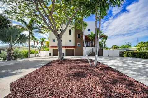 10206 4th Street E Treasure Island FL 33706