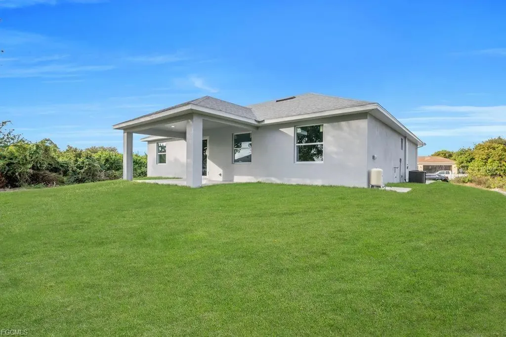 2915 6th Street SW Lehigh Acres FL 33976