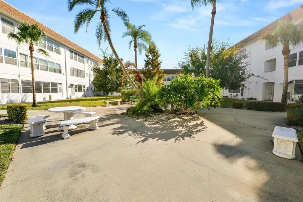 5728 14th Avenue N St Petersburg FL 33710