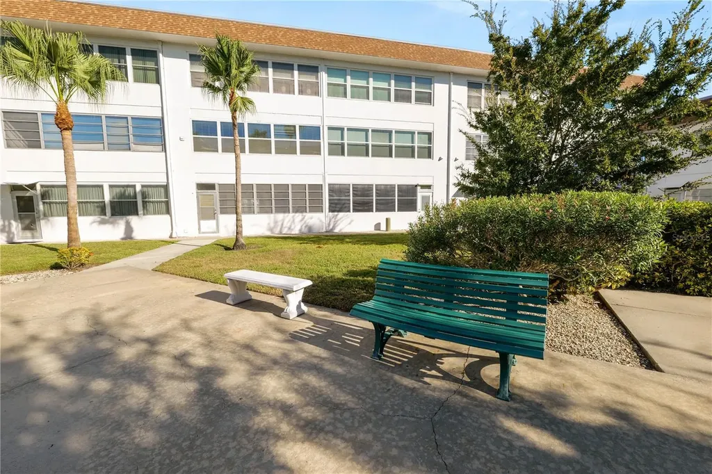 5728 14th Avenue N St Petersburg FL 33710