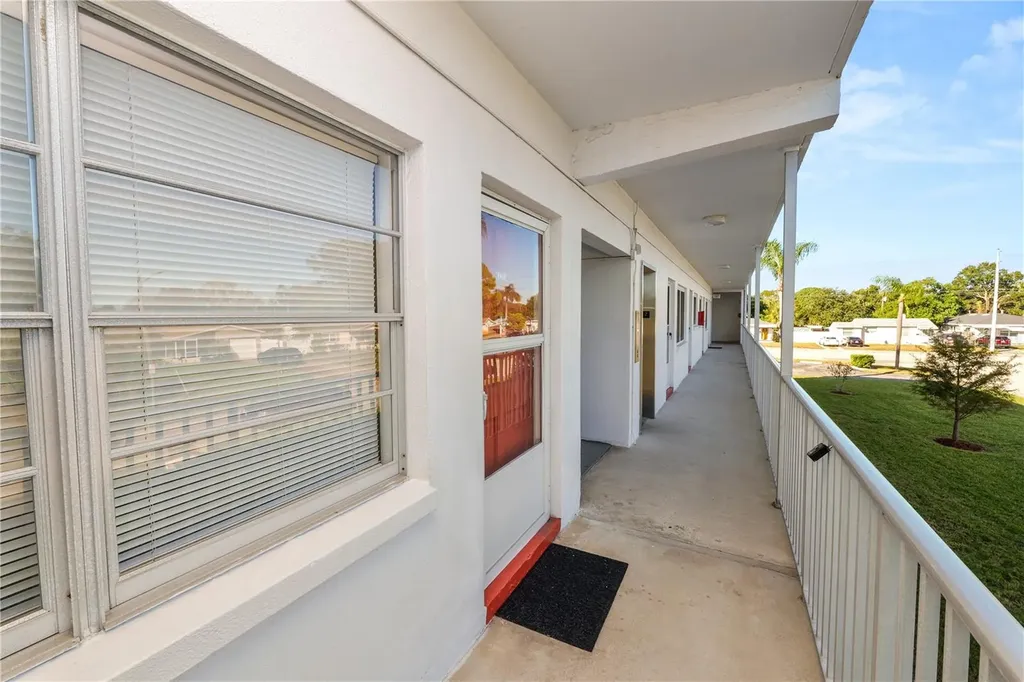 5728 14th Avenue N St Petersburg FL 33710