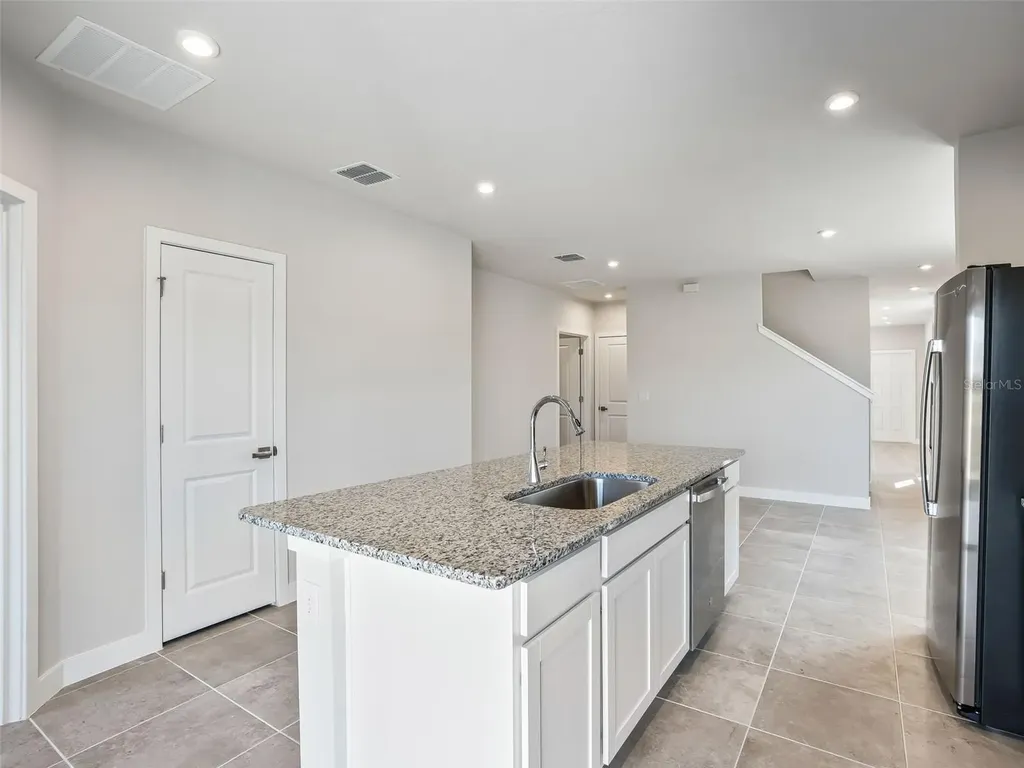 1205 Port Blue Way Lady Lake FL 32159