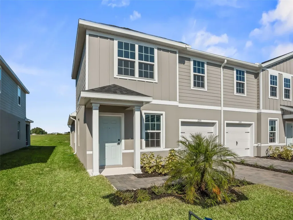 1205 Port Blue Way Lady Lake FL 32159