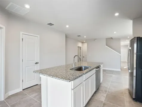 1205 Port Blue Way Lady Lake FL 32159