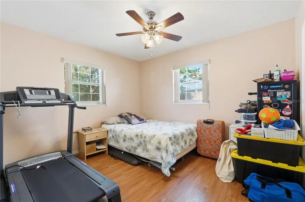 940 Orangeview Drive Largo FL 33778