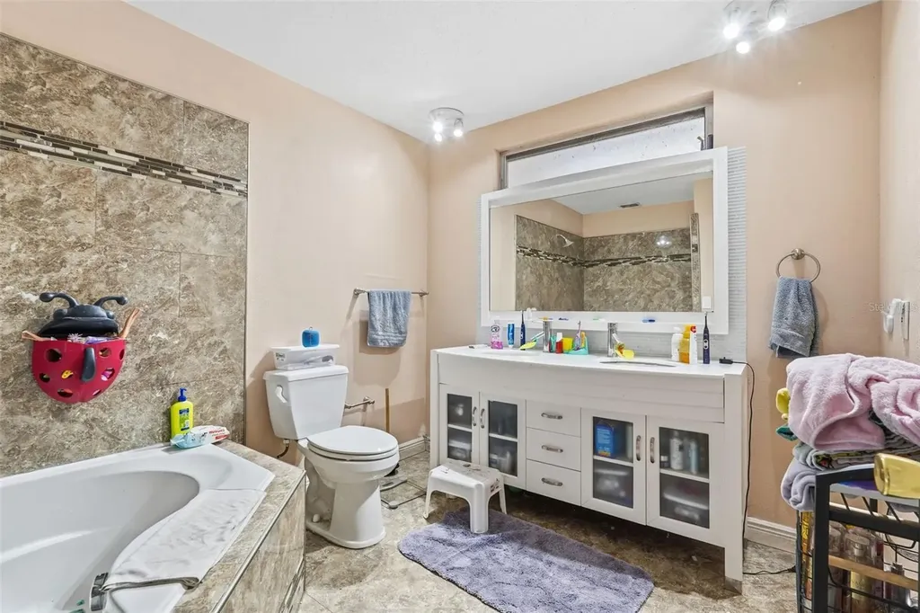 940 Orangeview Drive Largo FL 33778