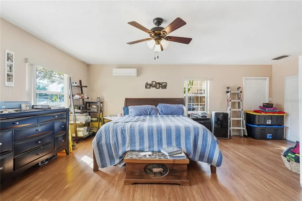 940 Orangeview Drive Largo FL 33778