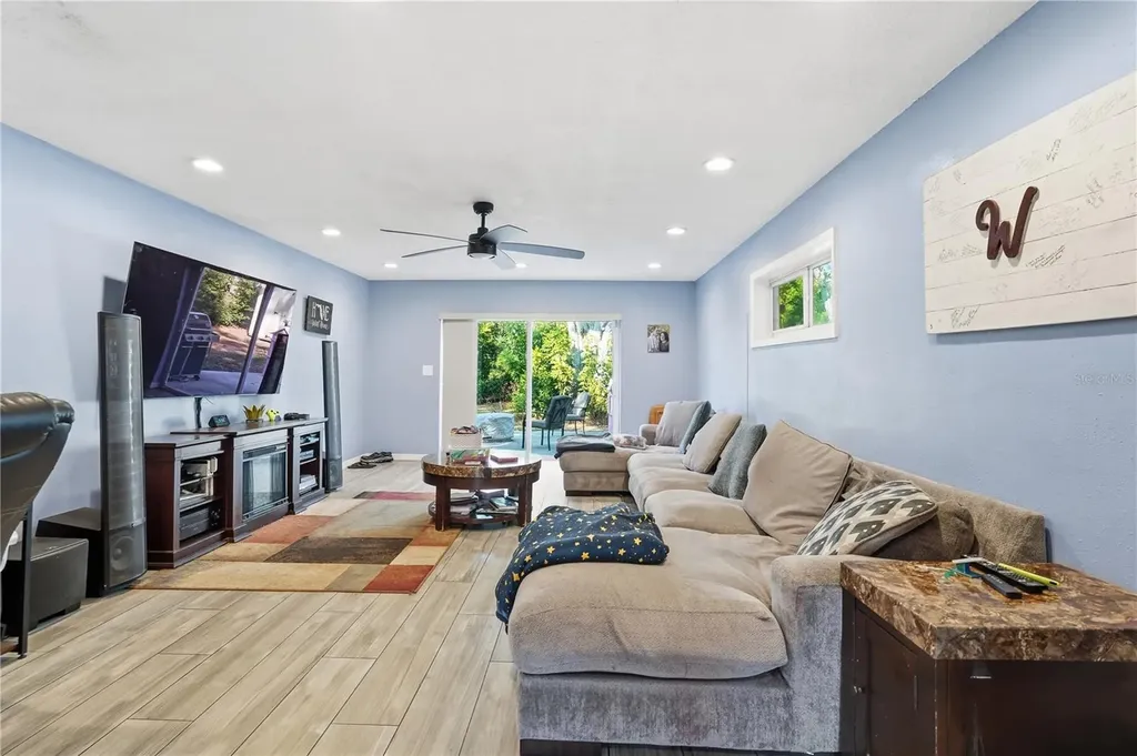 940 Orangeview Drive Largo FL 33778