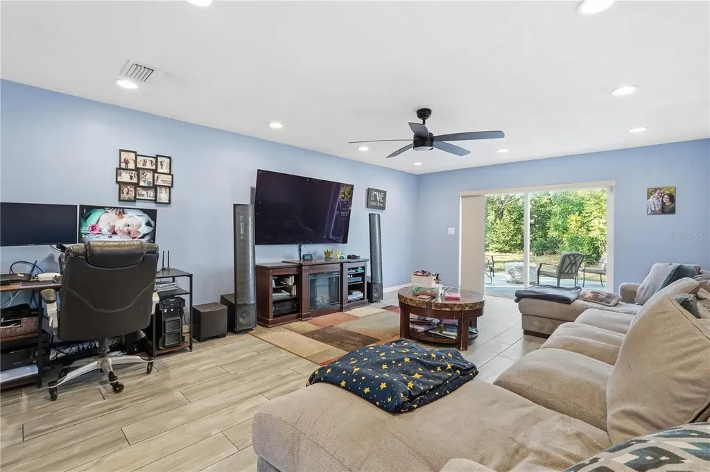 940 Orangeview Drive Largo FL 33778