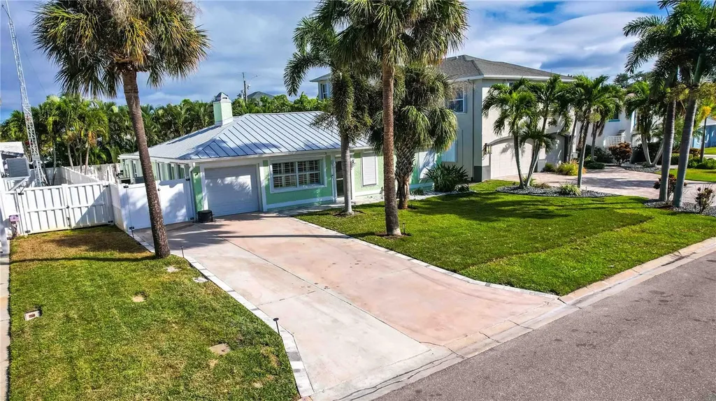 107 8th Street Belleair Beach FL 33786