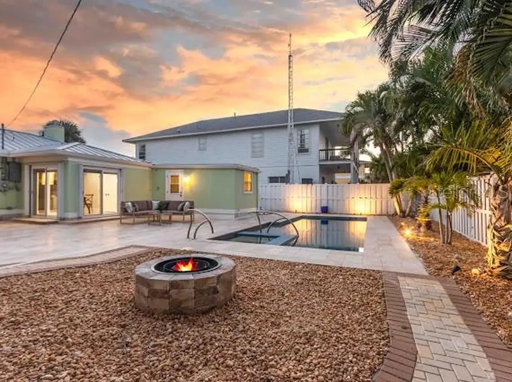 107 8th Street Belleair Beach FL 33786