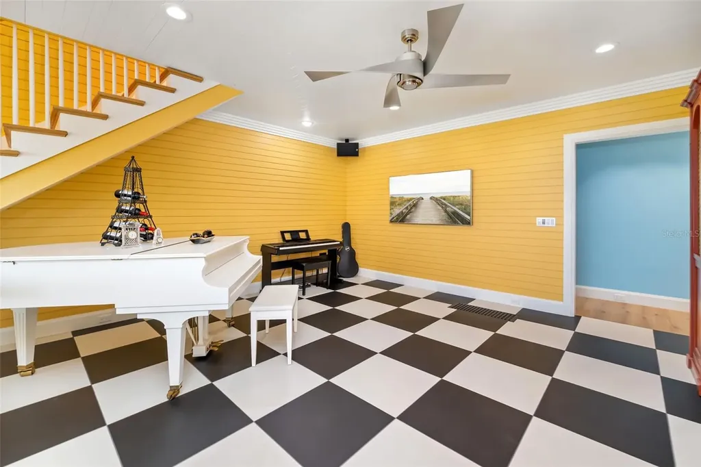 560 Harbor Cove Circle Longboat Key FL 34228