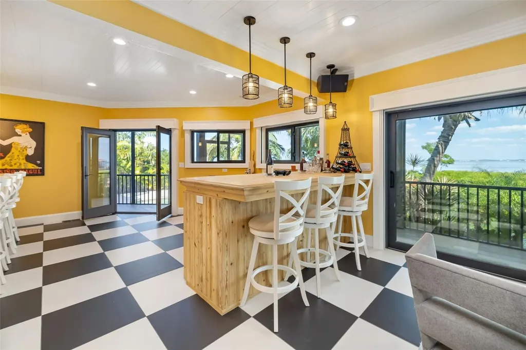 560 Harbor Cove Circle Longboat Key FL 34228