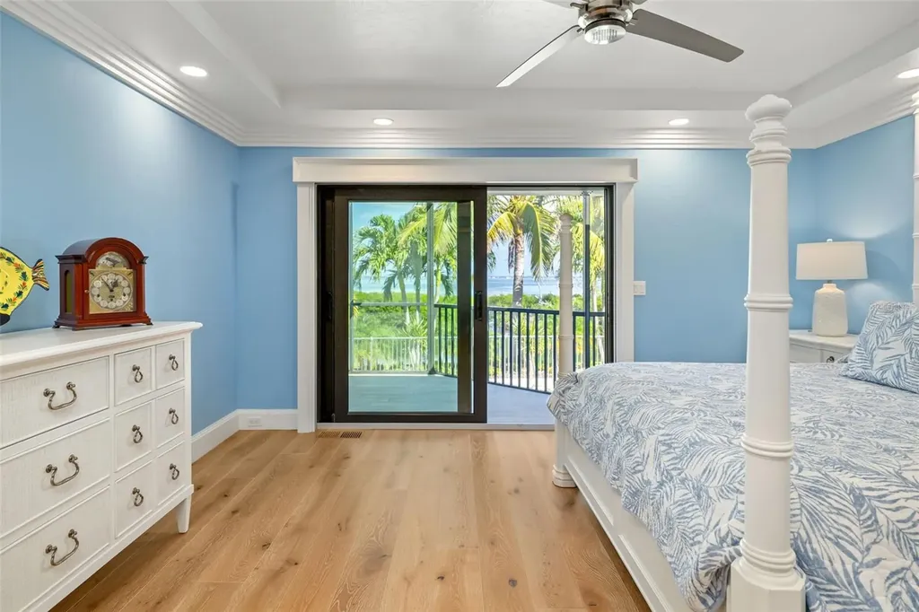 560 Harbor Cove Circle Longboat Key FL 34228