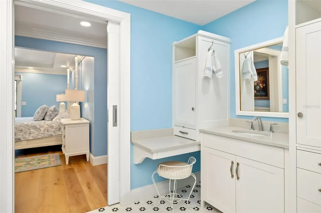 560 Harbor Cove Circle Longboat Key FL 34228