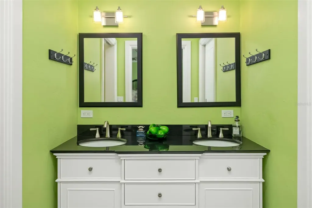 560 Harbor Cove Circle Longboat Key FL 34228