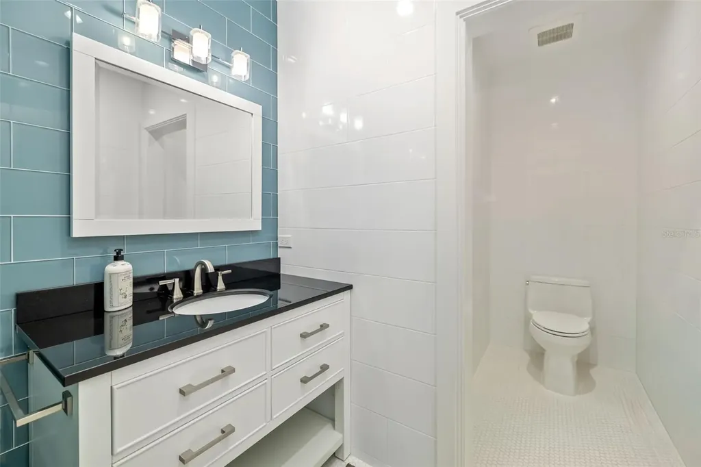 560 Harbor Cove Circle Longboat Key FL 34228
