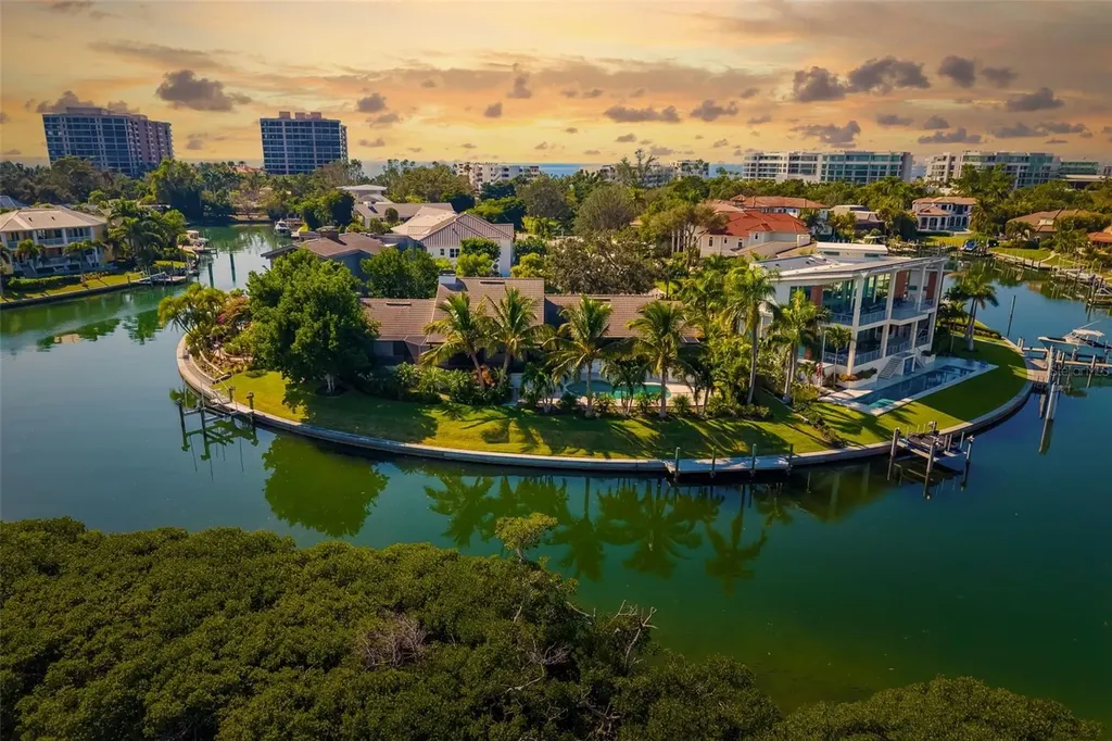 560 Harbor Cove Circle Longboat Key FL 34228