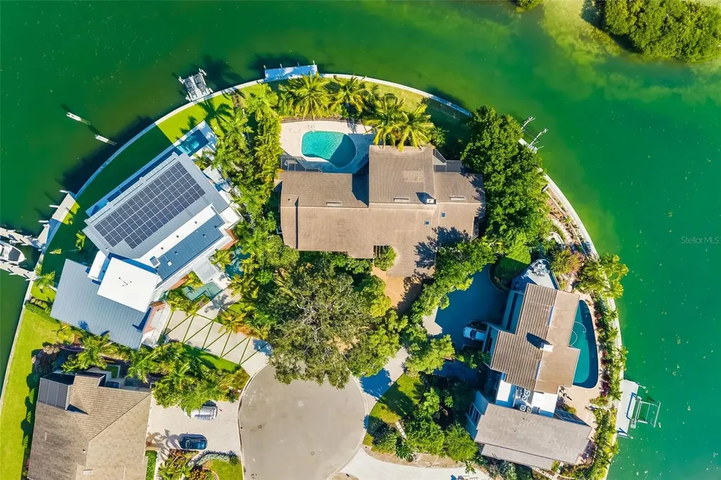 560 Harbor Cove Circle Longboat Key FL 34228