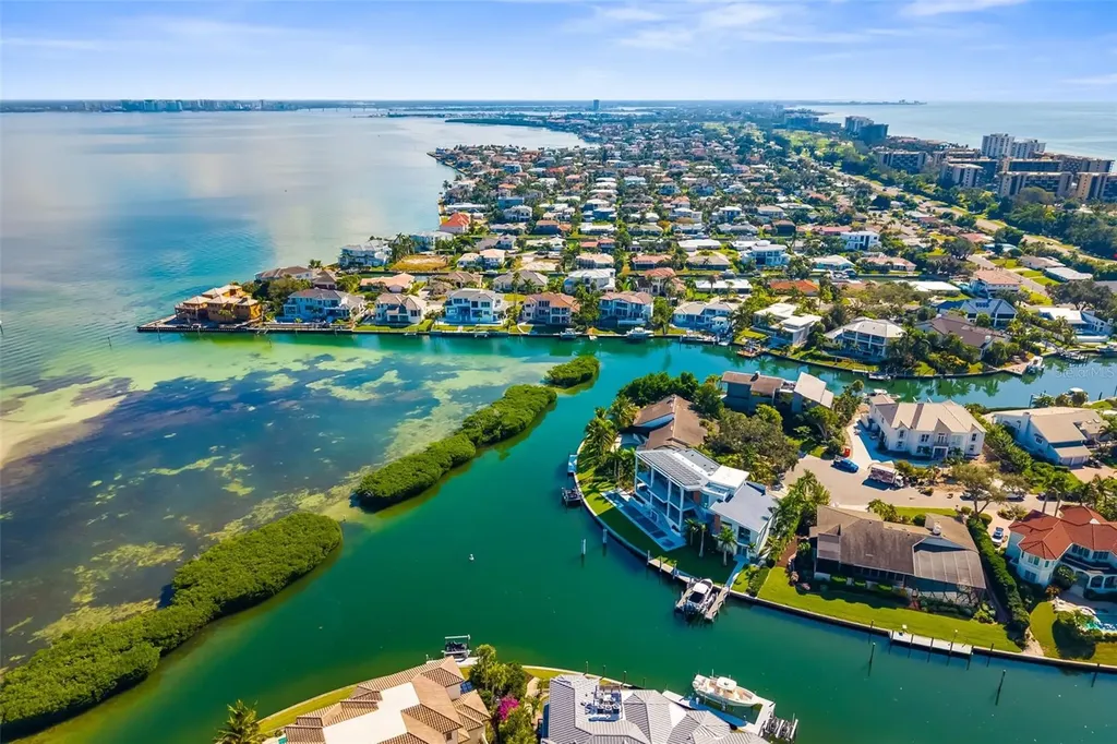 560 Harbor Cove Circle Longboat Key FL 34228