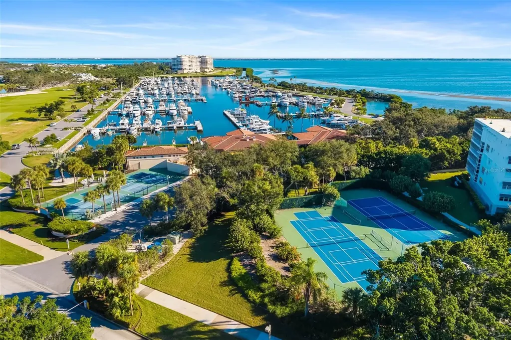 560 Harbor Cove Circle Longboat Key FL 34228