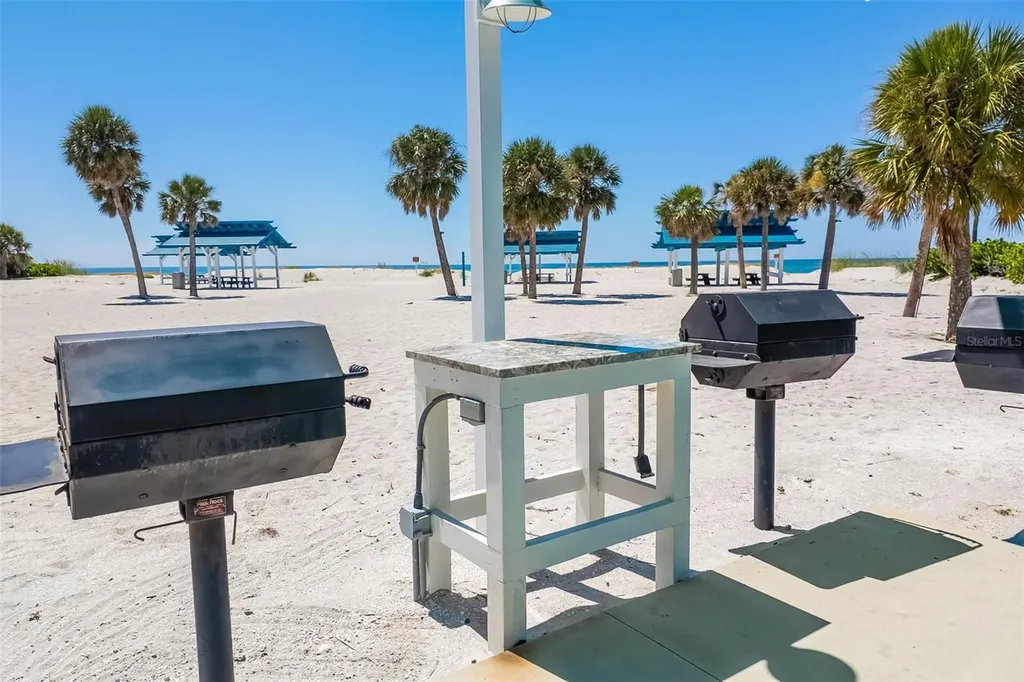 560 Harbor Cove Circle Longboat Key FL 34228