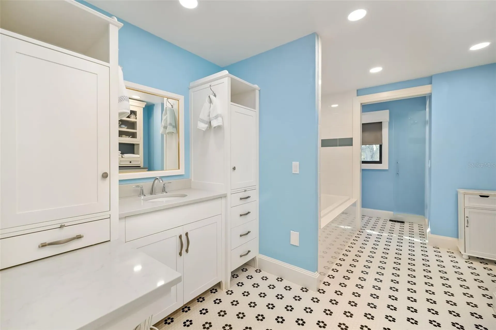 560 Harbor Cove Circle Longboat Key FL 34228