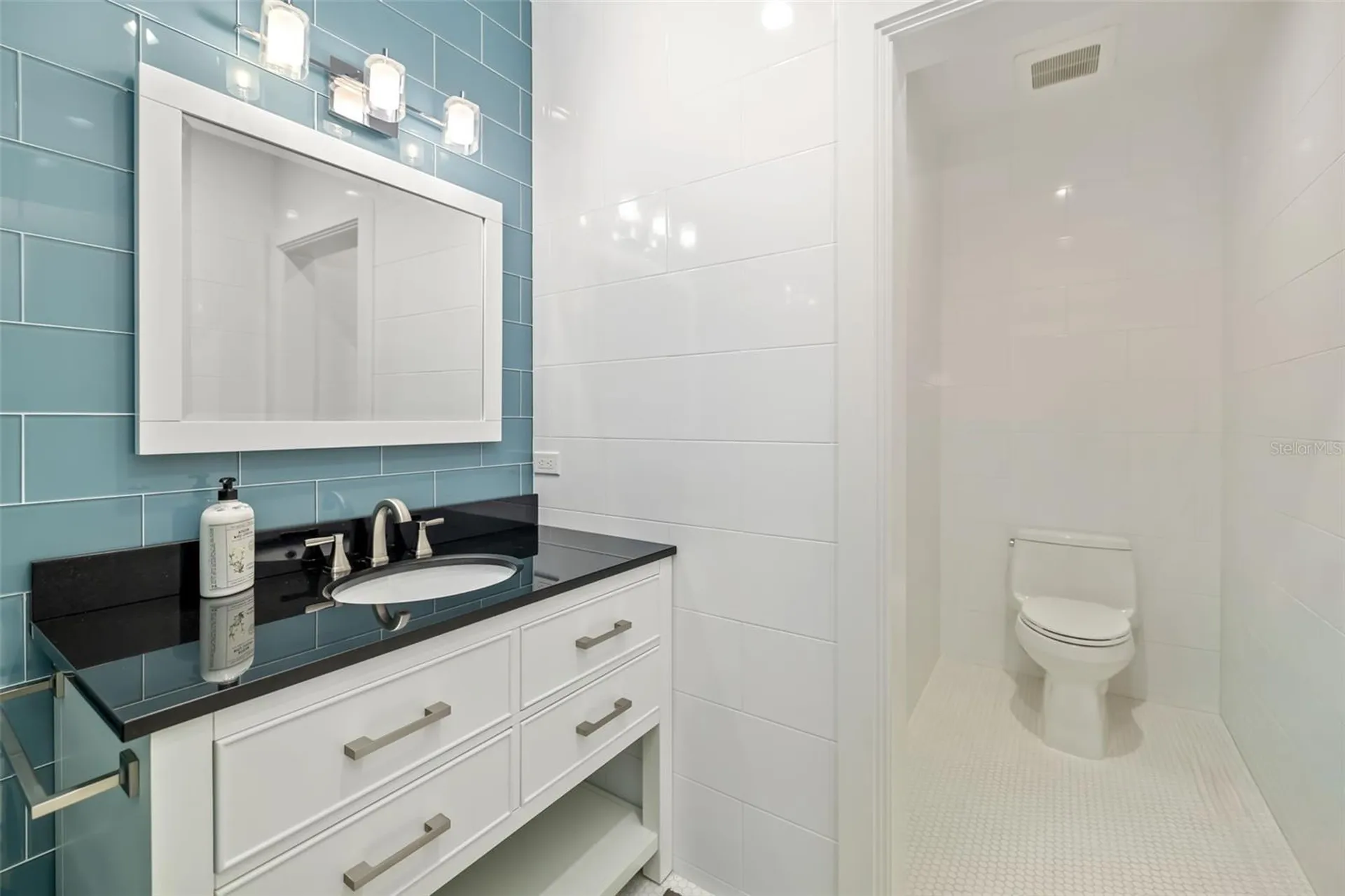 560 Harbor Cove Circle Longboat Key FL 34228