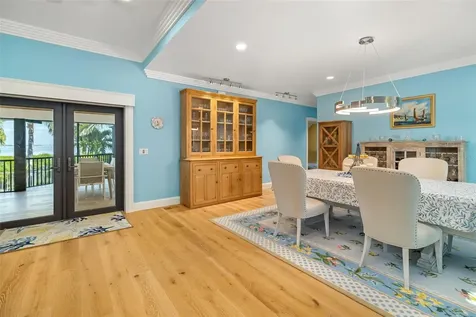 560 Harbor Cove Circle Longboat Key FL 34228