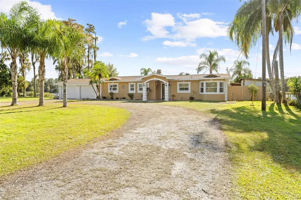 20228 County Line Road Lutz FL 33558