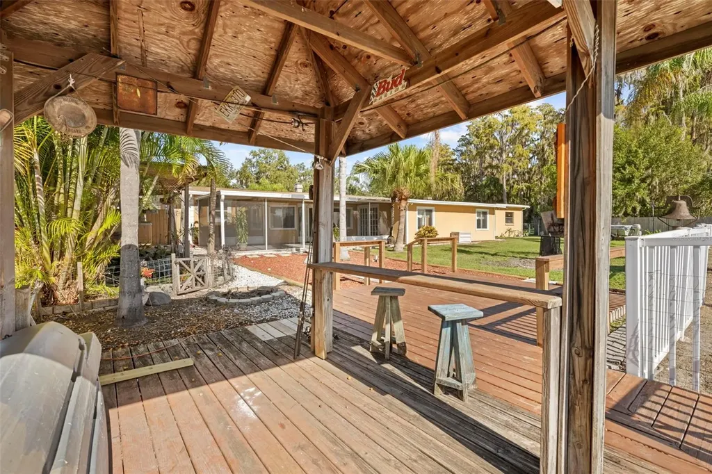20228 County Line Road Lutz FL 33558