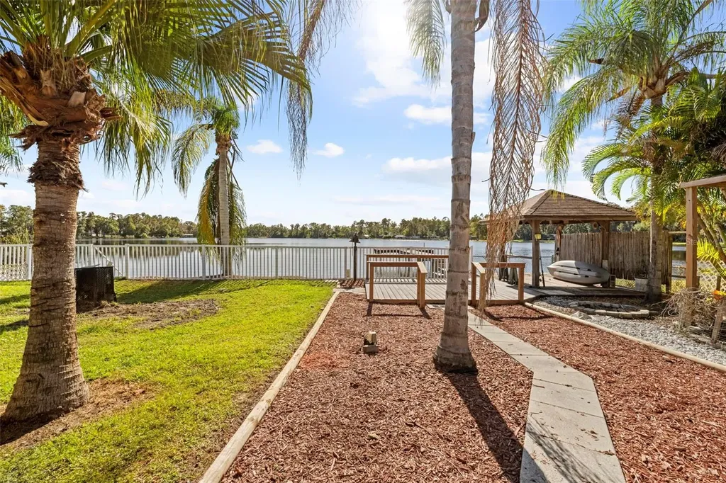 20228 County Line Road Lutz FL 33558