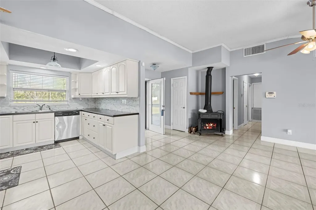 20228 County Line Road Lutz FL 33558