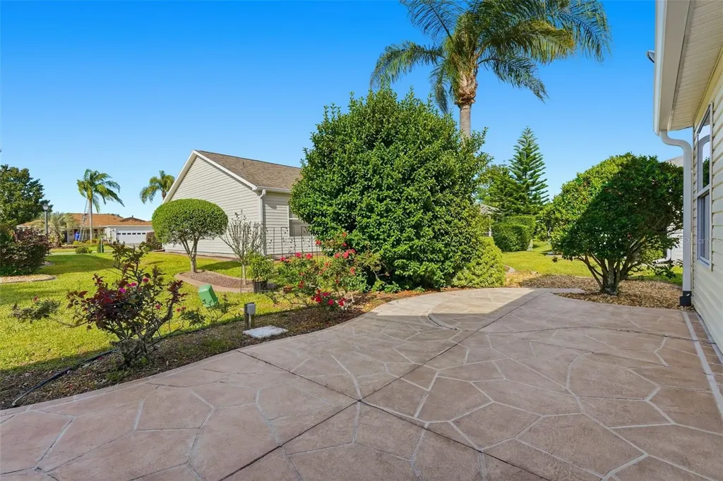 17985 SE 92nd Amory Avenue The Villages FL 32162