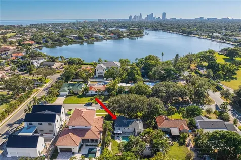 325 33RD Avenue NE St Petersburg FL 33704