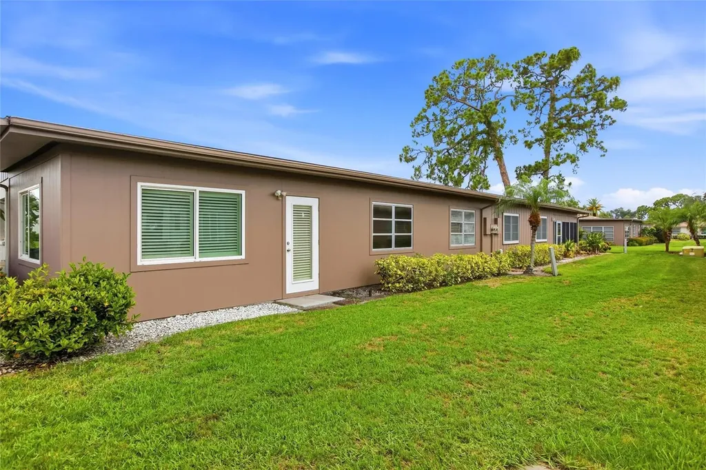 3721 Collins Street Sarasota FL 34232