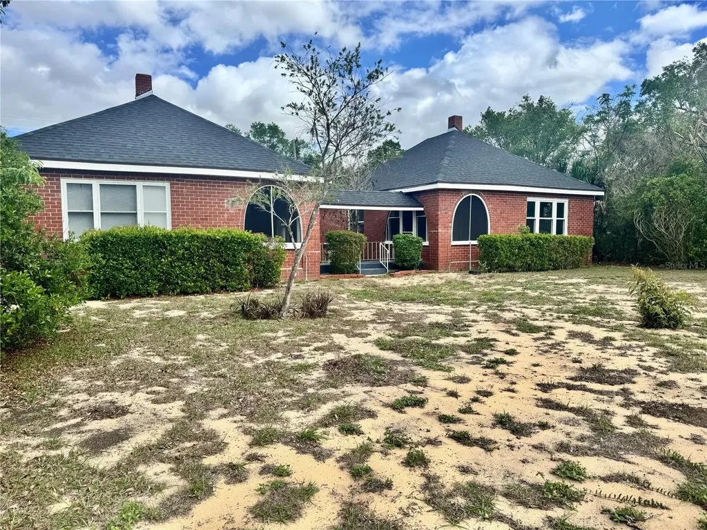 425 E Sessoms Avenue Lake Wales FL 33853