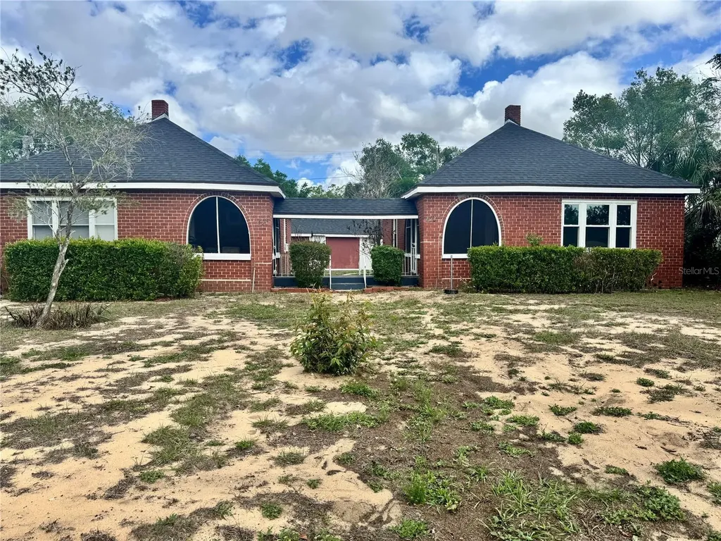 425 E Sessoms Avenue Lake Wales FL 33853