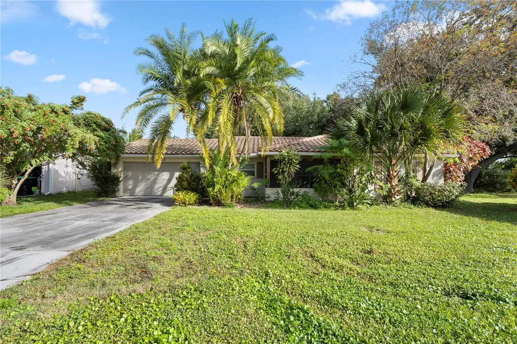10105 Crown Court Orlando FL 32821